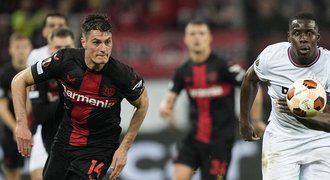 EL ONLINE: West Ham - Leverkusen 1:0, Češi v akci. Liverpool vede