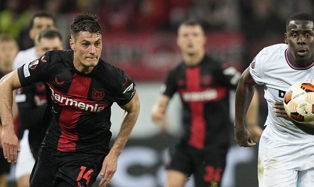 EL ONLINE: Leverkusen hájí náskok v Londýně, Liverpool odvrací vyřazení