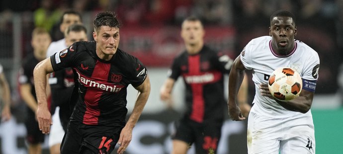 EL ONLINE: Leverkusen hájí náskok v Londýně, Liverpool odvrací vyřazení