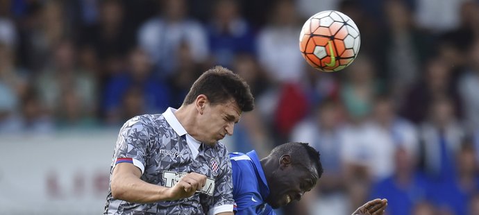 Dzon Delarge se pere o svém místo pod sluncem s obráncem Hajduku Split