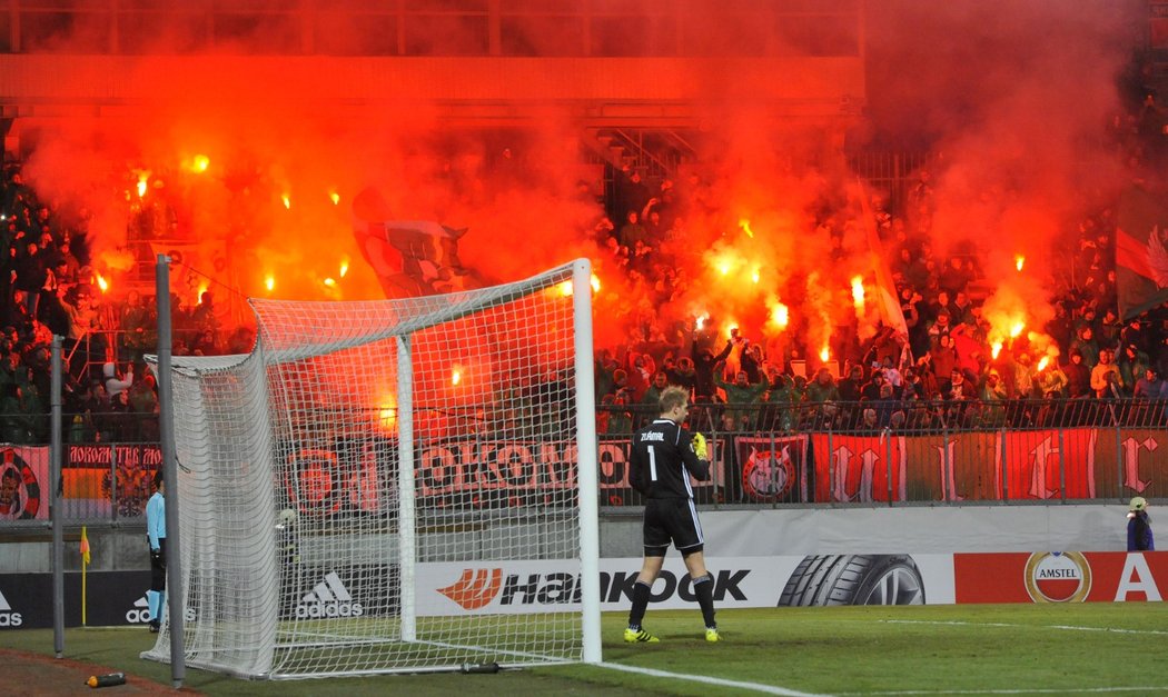 Fanoušci Lokomotivu vytvořili bouřlivou atmosféru
