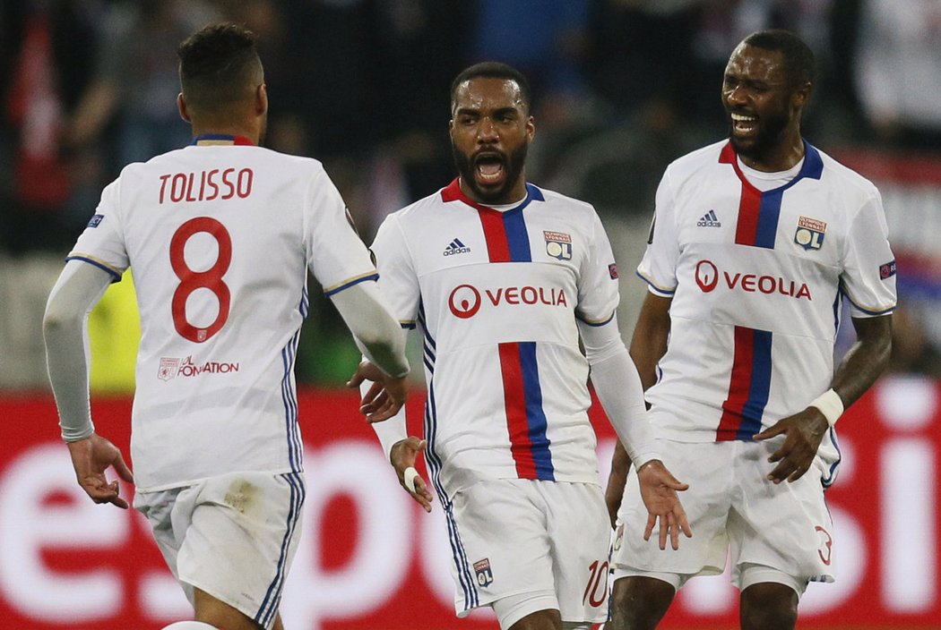 Alexander Lacazette dal za Lyon dvě branky v samém závěru prvního poločasu