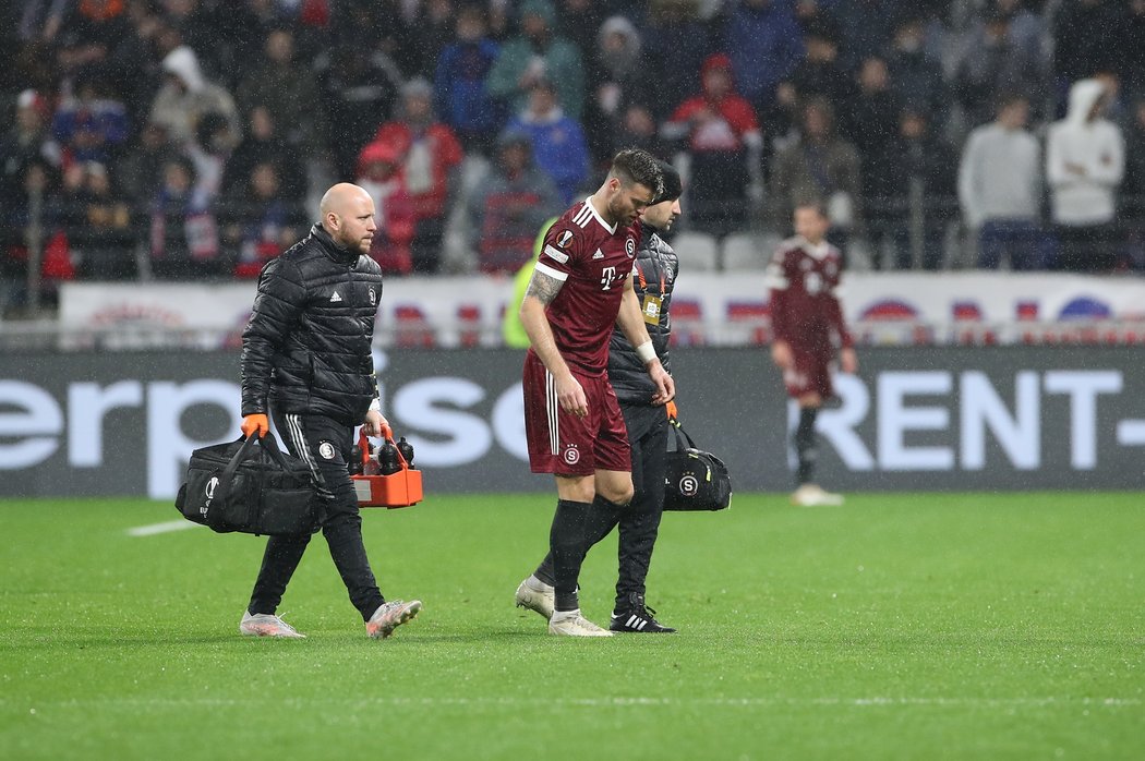 Ondřej Čelůstka se v Lyonu velmi brzy zranil