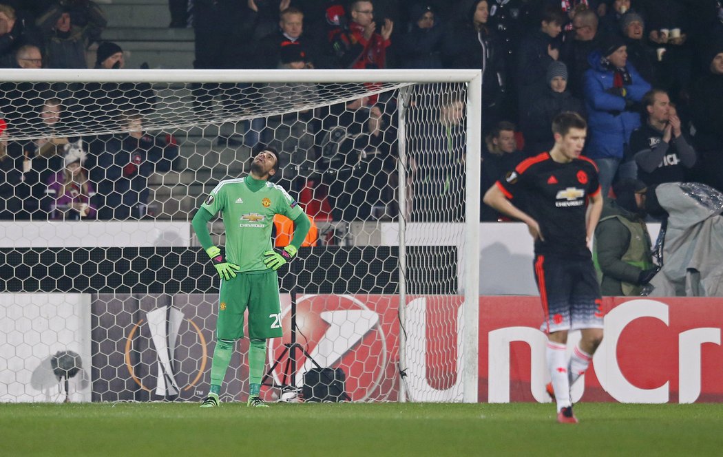 Zklamaní hráči Manchesteru United po inkasované brance od Midtjyllandu