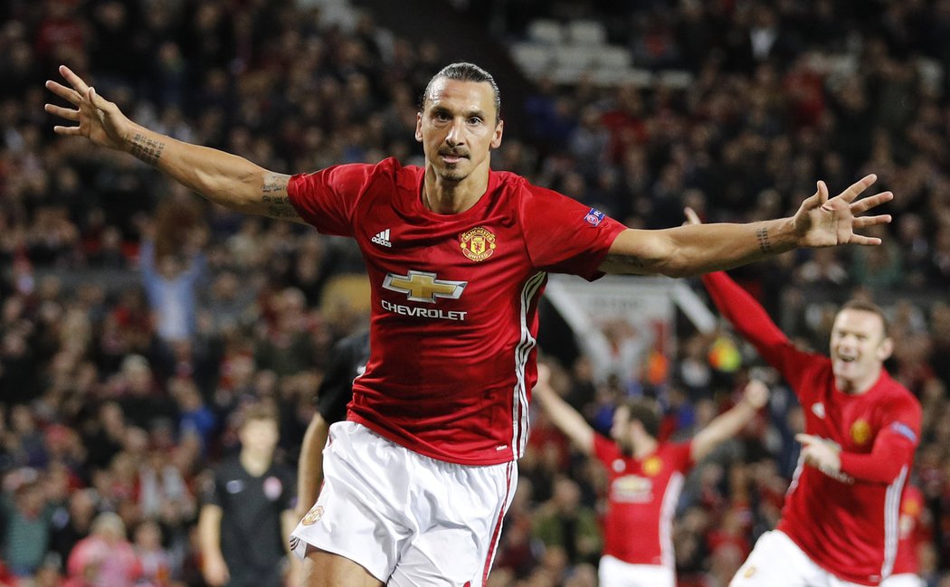 Útočník Manchesteru United Zlatan Ibrahimovic se raduje z branky v Evropské lize