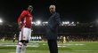 Hvězda Manchesteru United Paul Pogba a trenér José Mourinho před domácím zápasem Evropské ligy