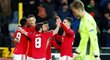 Fotbalisté Manchesteru United oslavují gól Anthonyho Martiala proti Bruggám v Evropské lize