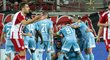 Fotbalisté Slovanu Bratislava se radují z gólu do sítě Olympiakosu ve 3. předkole Evropské ligy