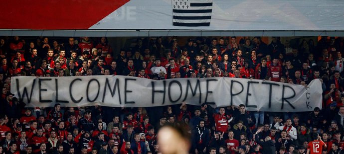 Fanoušci Rennes přivítali Petra Čecha i dojemným transparentem: "Vítej doma, Petře"