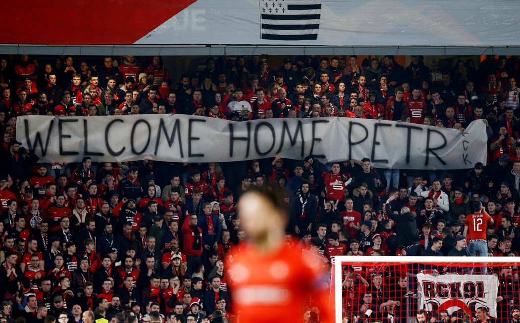 Fanoušci Rennes přivítali Petra Čecha i dojemným transparentem: &#34;Vítej doma, Petře&#34;