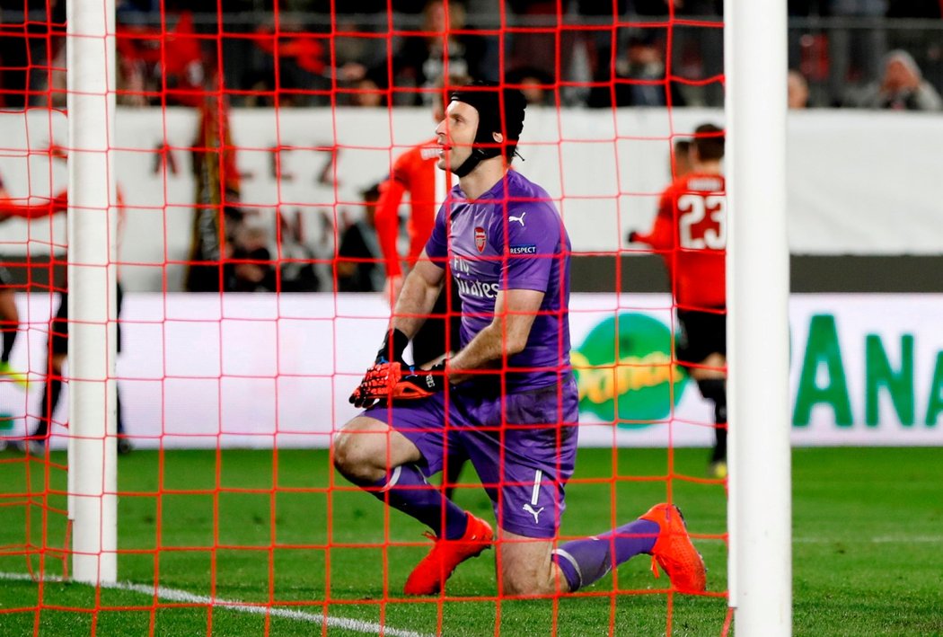 Petr Čech musel na hřišti svého bývalého týmu z Rennes skousnout porážku Arsenalu 1:3