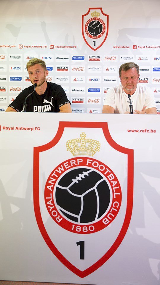 Stoper Plzně Jakub Brabec a trenér Pavel Vrba na tiskové konferenci před zápasem třetího předkola Evropské ligy s Anverpami.