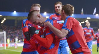 Plzeň - Dinamo Záhřeb 2:1. Stoper Pernica dvěma góly zařídil obrat