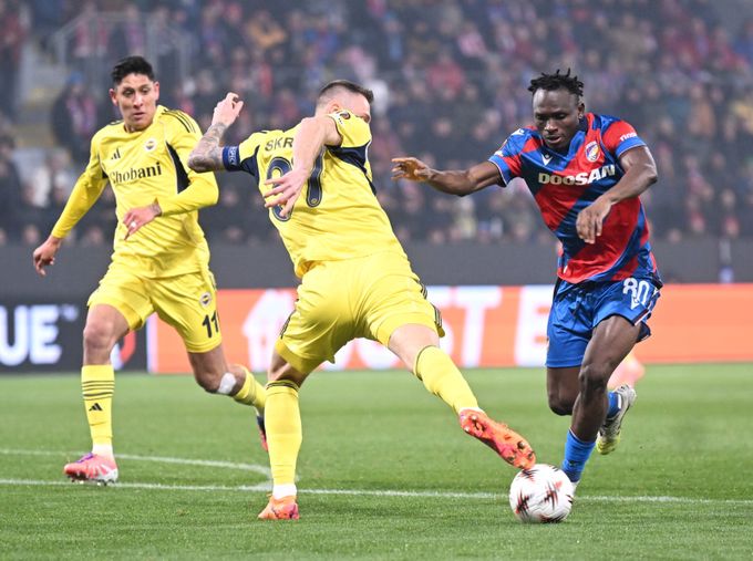 ONLINE: Plzeň - Fenerbahce 0:0. V útoku Durosinmi i Adu, hraje také Paluska ONLINE: Plzeň - Fenerbahce 0:0. V útoku Durosinmi i Adu, hraje také Paluska