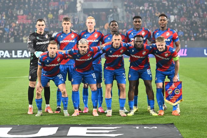 ONLINE: Plzeň - Fenerbahce 0:0. V útoku Durosinmi i Adu, hraje také Paluska ONLINE: Plzeň - Fenerbahce 0:0. V útoku Durosinmi i Adu, hraje také Paluska