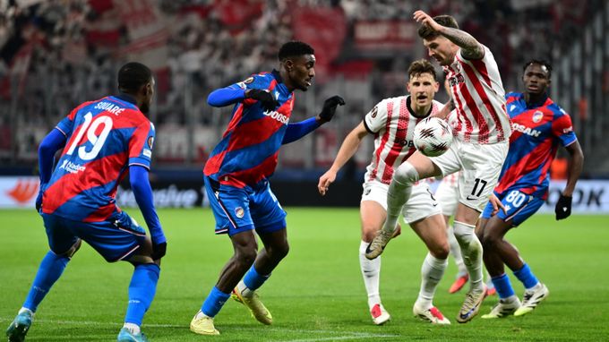 ONLINE: Plzeň - Freiburg 0:0. Další velká šance, Durosinmi ale trefil jen gólmana ONLINE: Plzeň - Freiburg 0:0. Další velká šance, Durosinmi ale trefil jen gólmana