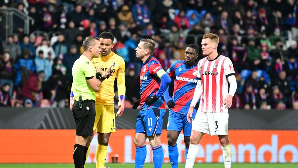 Gól Rafia Durosinmiho po zásahu videa neplatil