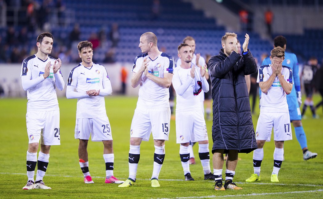 Plzeňští fotbalisté po prohraném zápase Evropské ligy se švýcarským Luganem