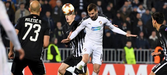 Obránce Radim Řezník gólem na hřišti Partizanu Bělehrad zařídil plzeňským fotbalistům cennou remízu 1:1.