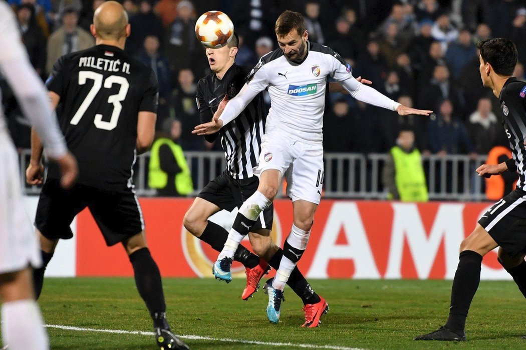 Obránce Radim Řezník gólem na hřišti Partizanu Bělehrad zařídil plzeňským fotbalistům cennou remízu 1:1.