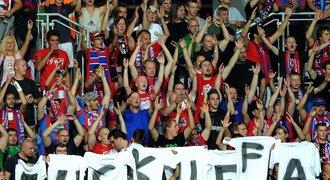 Fanoušci Plzně naštvali UEFA. Hanlivý nápis bude stát statisíce
