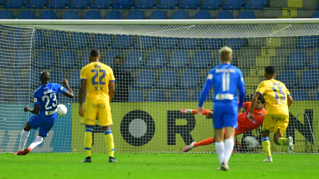 Kamso Mara proměnil pokutový kop v nastaveném čase s naprostým přehledem