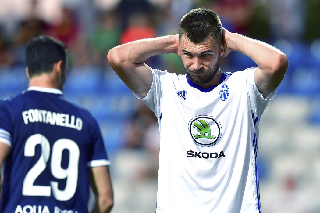 Nikolaj Komličenko ani nikdo jiný se v utkání  Mladé Boleslavi na hřišti FCSB neprosadil, Středočeši tak vezou nadějnou remízu 0:0