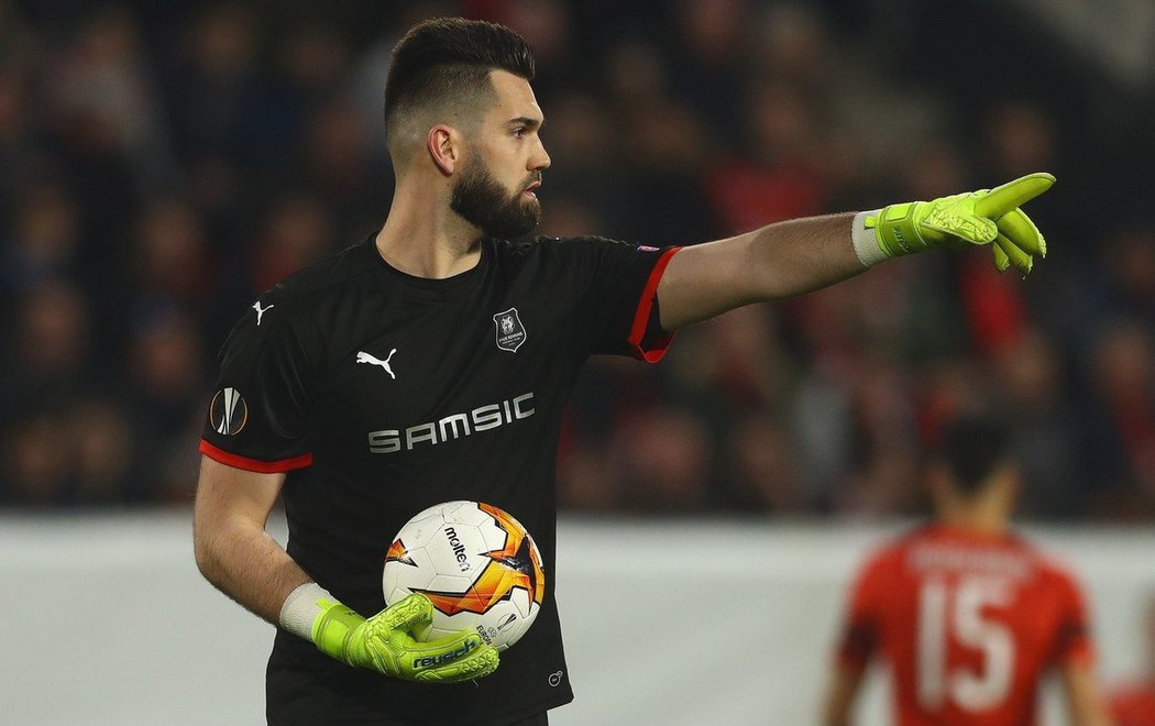 Brankář Tomáš Koubek během utkání Rennes s Arsenalem v Evropské lize