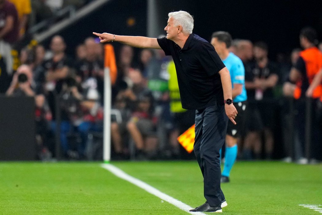 José Mourinho uděluje pokyny