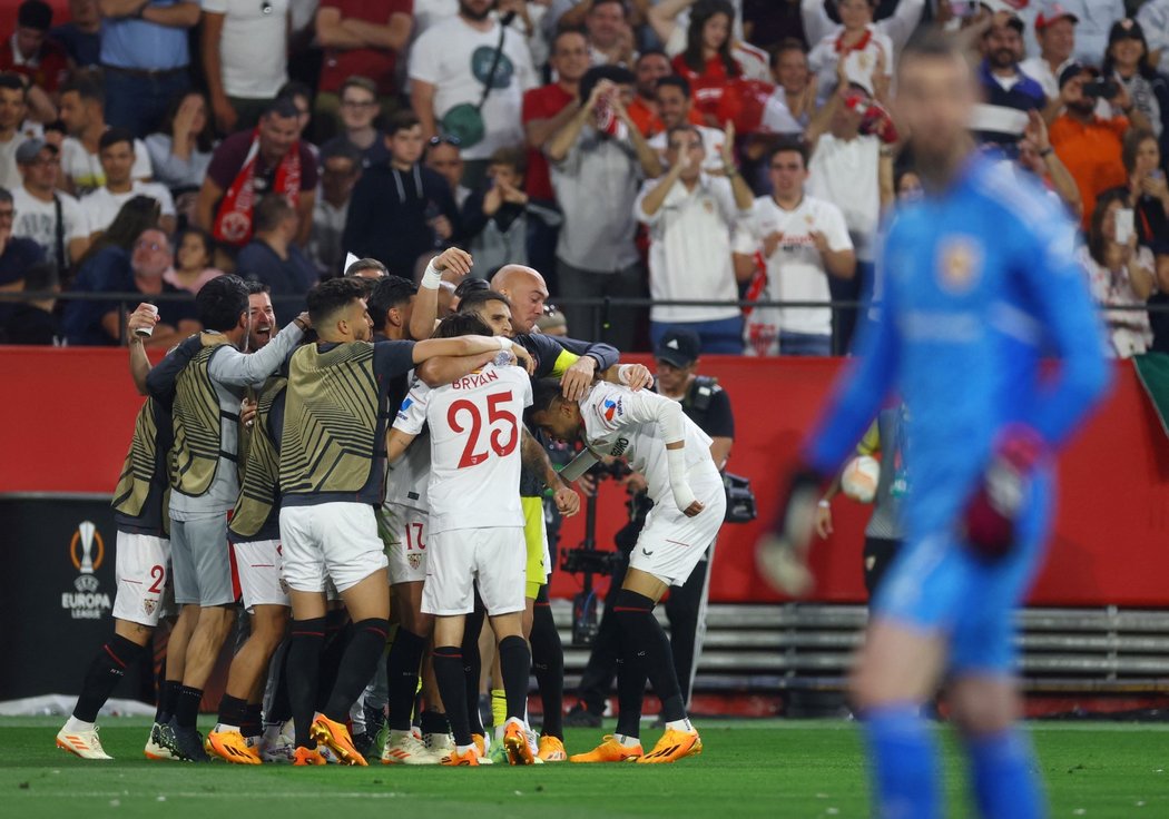 Fotbalisté Sevilly na domácím trávníku znemožnili Manchester United