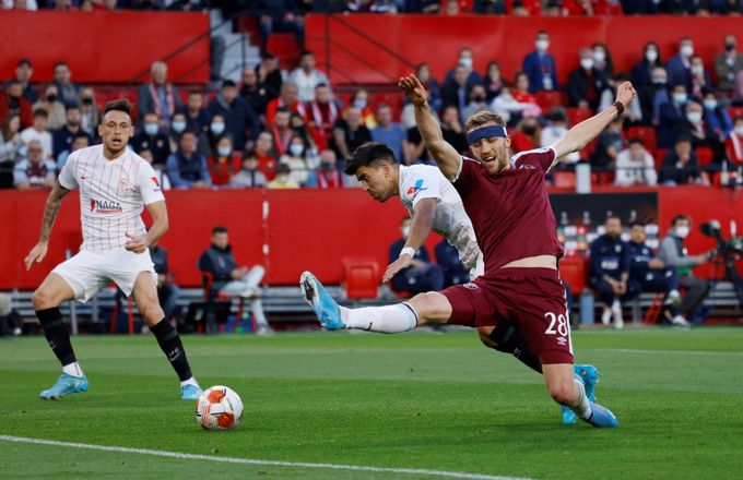 West Ham se Součkem prohrál v Seville, Barcelona - Galatasaray 0:0 West Ham se Součkem prohrál v Seville, Barcelona - Galatasaray 0:0