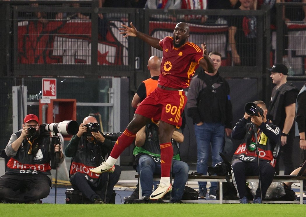 Belgičan Romelu Lukaku slaví gól za AS Řím proti Slavii