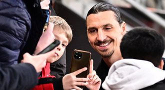 Zlatan v Edenu i konflikt fanoušků AC. Sparťanský pochod viděli v Anglii