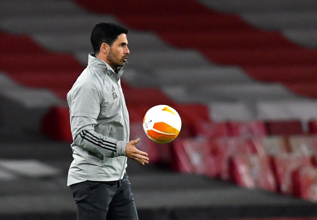 Trenér Arsenalu Mikel Arteta během zápasu se Slavií