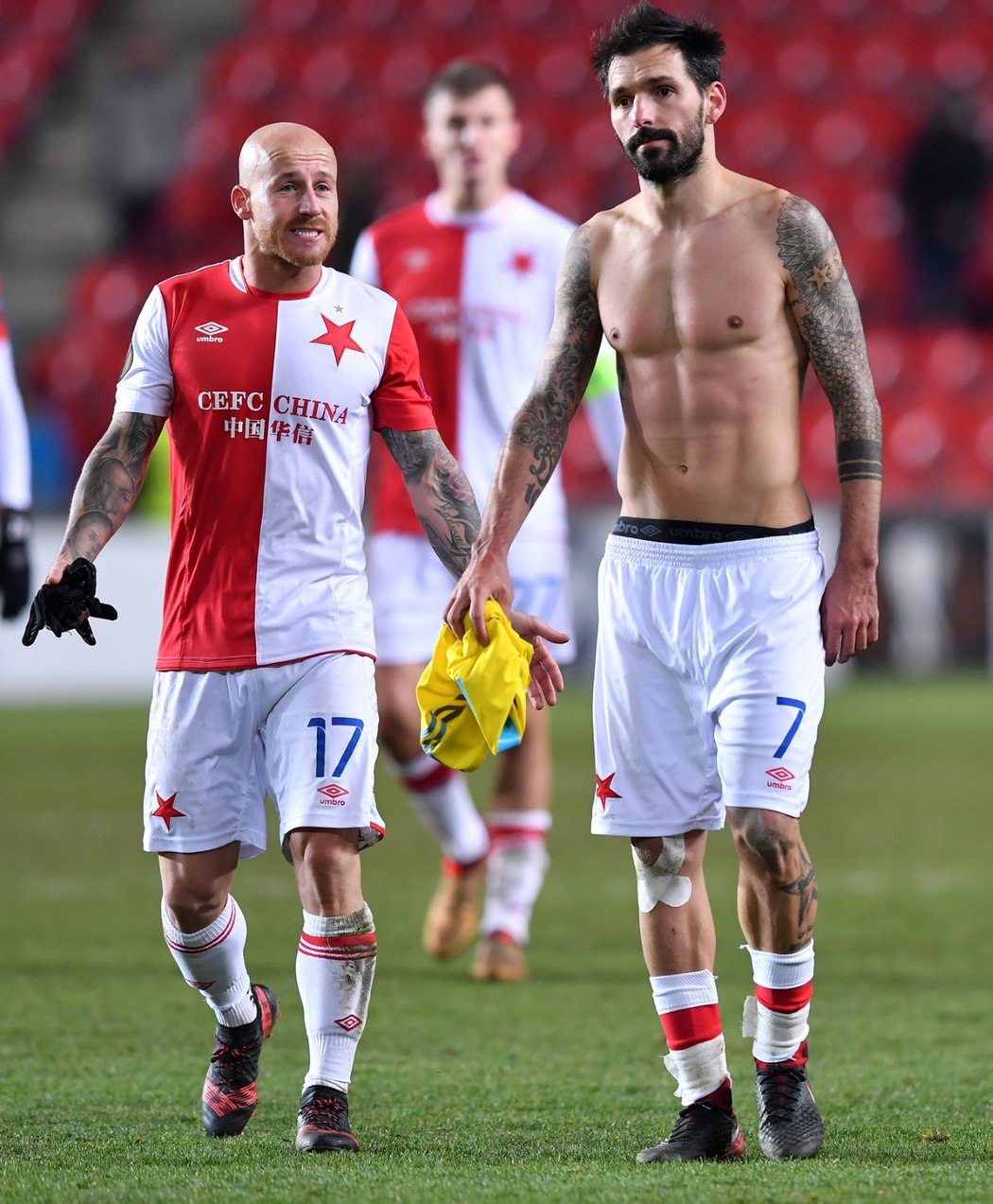 Rozmrzelí Miroslav Stoch a Danny po konci Slavie v Evropské lize