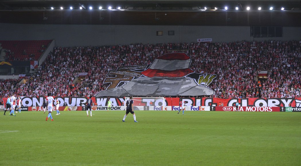 Fanoušci Slavie si k úvodnímu zápasu v Evropské lize připravili povedené choreo