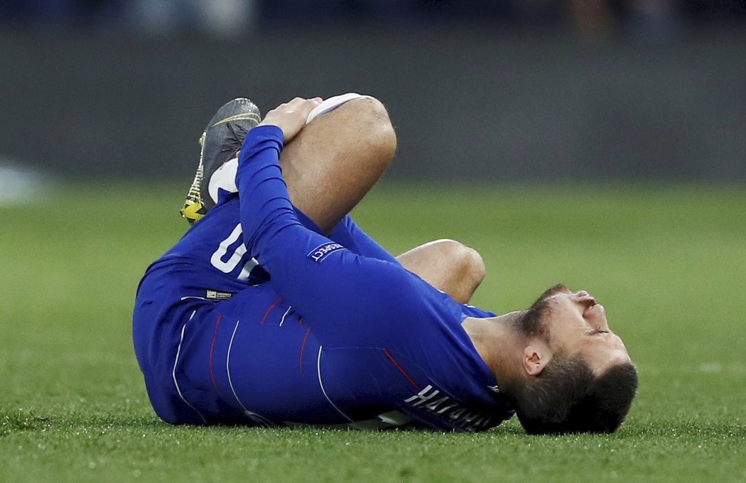 Eden Hazard musel být hned v úvodu odvety ošetřován