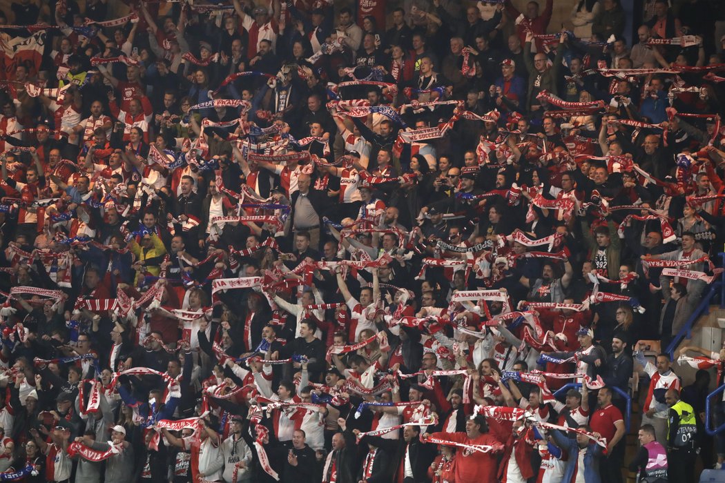 Fanoušci Slavie zaplnili svůj sektor na stadionu Chelsea