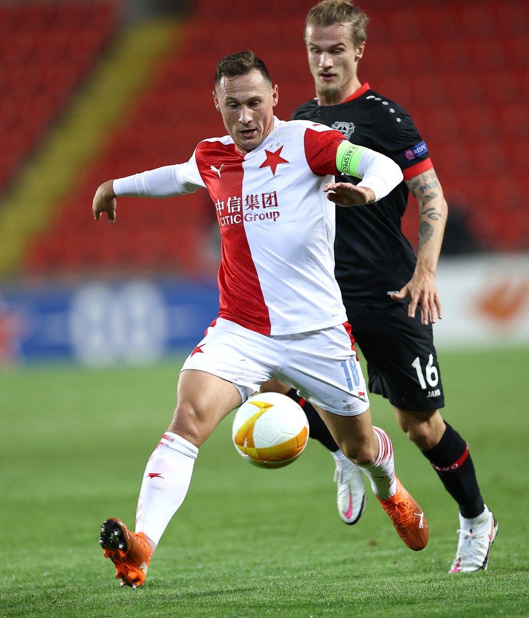 Kapitán Slavie Jan Bořil v utkání s Leverkusenem