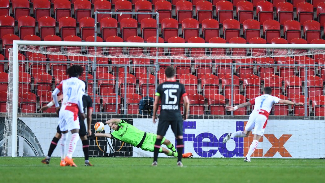 Nicolae Stanciu neproměnil pokutový kop