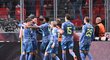 Fotbalisté Ajaxu se radují z prvního gólu zápasu proti Slavii Fotbalisté Ajaxu se radují z prvního gólu zápasu proti Slavii