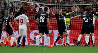 Sevilla - Slavia 2:2. Senzační remízu trefil Král, Vaclík se zranil