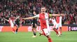 Kapitán Slavie Tomáš Holeš se raduje po šestém gólu
