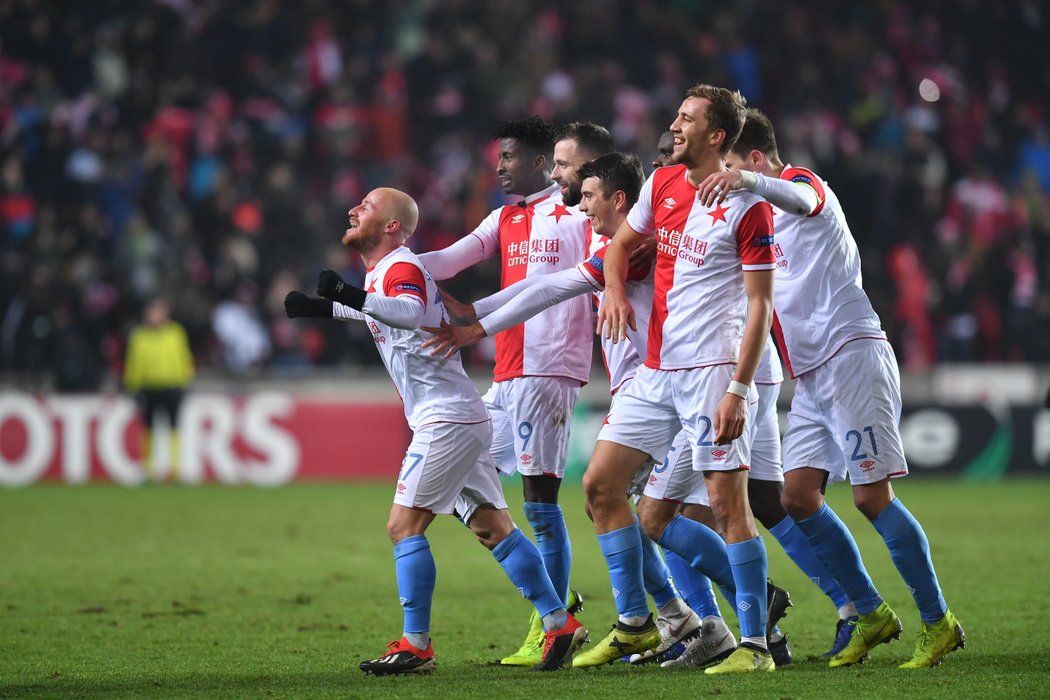 Slavia vstoupila do utkání s Petrohradem skvěle, po první půli vedla 2:0