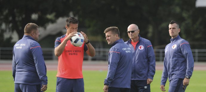 Realizační tým Slavie na hřišti Tallinnu