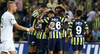 Fenerbahce - Slovácko 3:0. Hosté dlouho v deseti, favorit dominoval