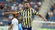 Serdar Dursun z Fenerbahce se raduje z gólu
