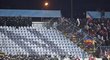 Fanoušci Sparty na Slovanu už zpět v kotli obklopení policií