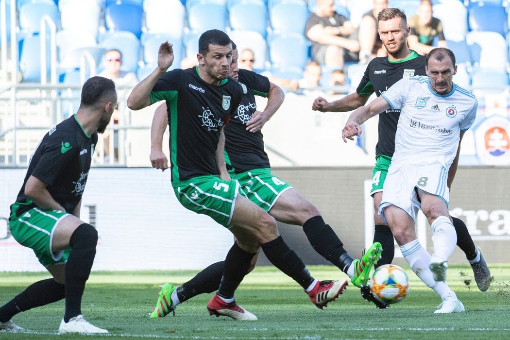 Slovan Bratislava bez svých Srbů v 2. předkole Evropské ligy zvládl oba duely s kosovským Feronikeli a po výhrách 2:1 doma a 2:0 venku postoupil do 3. předkola