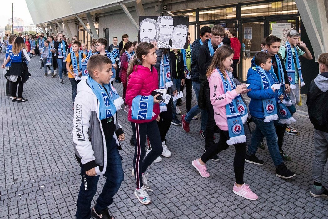 Slovan využil regulí UEFA a pustil na stadion děti z celého Slovenska